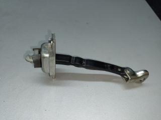 Ограничитель двери передний правый PRIUS C/AQUA 11-14 2013 NHP10L 1NZ-FXE 1.5L