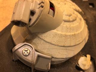 Фонарь внутренний левый COROLLA 150 06-13