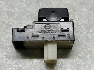 Кнопка центрального замка передняя правая CX-3 14-18