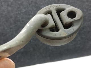 Крепление глушителя CAMRY 40 06-11