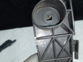 Кронштейн переднего бампера (на крыле) правый RAV4 05-12