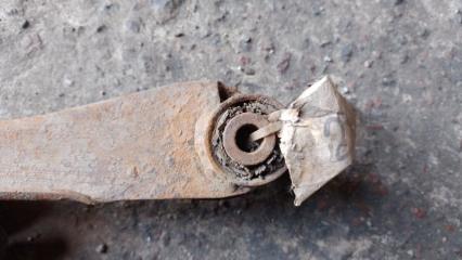 Рычаг задней подвески поперечный нижний задний правый 626 GD 87-91