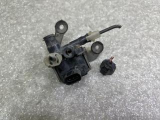 Клапан пневмоподвески передний LS430 00-06