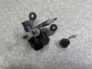 Клапан пневмоподвески передний LS430 00-06