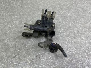 Клапан пневмоподвески передний LS430 00-06