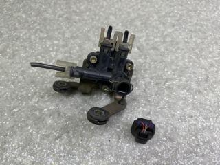 Клапан пневмоподвески передний LS430 00-06