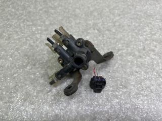 Клапан пневмоподвески передний LS430 00-06