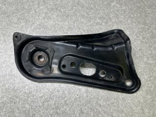 Крепление балки подвески переднее правое CAMRY 40 06-11