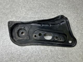 Крепление балки подвески переднее правое CAMRY 40 06-11