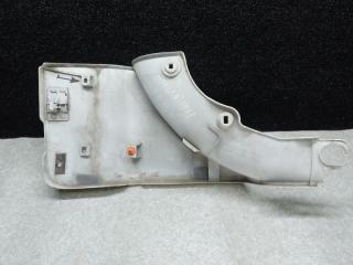 Накладка крышки багажника правая RAV4 05-12