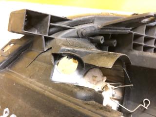 Фара правая AVENSIS 03-08