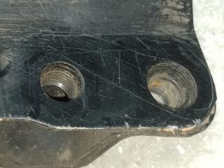 Крепление балки подвески переднее правое TOYOTA RAV4 05-12