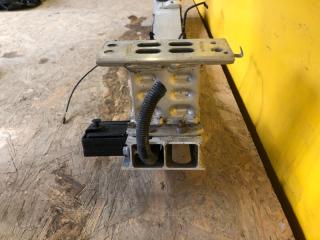 Усилитель переднего бампера CT200 17-