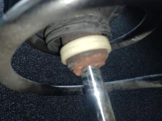 Амортизатор передний левый VENZA 09-16 2009 3.5 2GR-FE