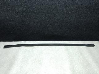 Уплотнитель капота передний H3 05-10 2006 L52 3.5 L