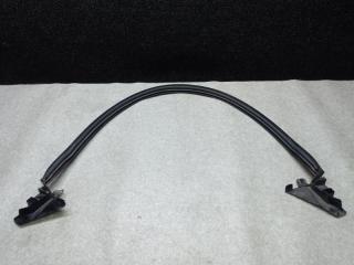 Уплотнитель капота задний HUMMER H3 05-10 2006