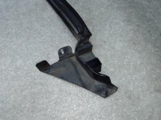 Уплотнитель капота задний H3 05-10 2006 L52 3.5 L