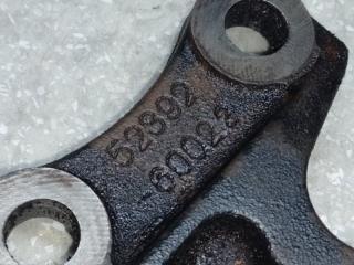 Кронштейн редуктора передний левый GX470 02-09