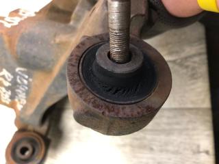 Цапфа задняя правая JOURNEY 08-20 2008 JC 3.5 EGF