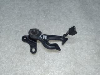 Крюк замка капота левый VOLVO XC70 07-16