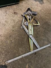 Стеклоподъемник передний левый TOYOTA MATRIX 02-08 2006