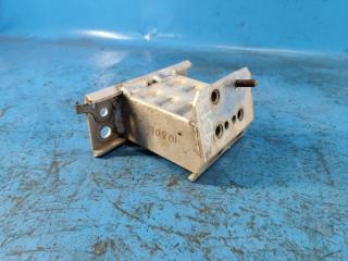 Кронштейн усилителя переднего бампера левый CT200 11-17 2012 1.8 2ZRFXE