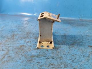 Кронштейн усилителя переднего бампера левый CT200 11-17 2012 1.8 2ZRFXE