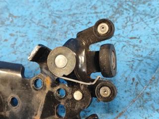 Петля двери нижняя задняя правая DODGE GRAND CARAVAN 08- 3.6 ERB