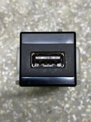 USB адаптер MAZDA CX-30 19- 2021 Б/У USB адаптер MAZDA CX-30 19- 2021