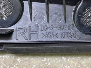 Накладка крышки багажника правая CX-30 19- 2021 2.5L