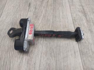 Ограничитель двери задний левый KIA SORENTO UM 14- 2017