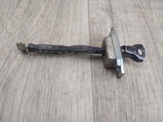 Ограничитель двери задний TOYOTA RAV4 13-19 Б/У Ограничитель двери задний TOYOTA RAV4 13-19