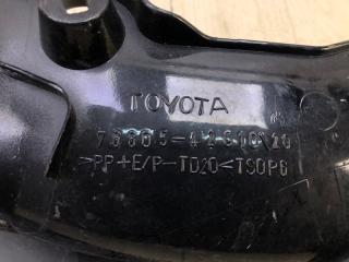 Накладка крышки багажника правая RAV4 05-12