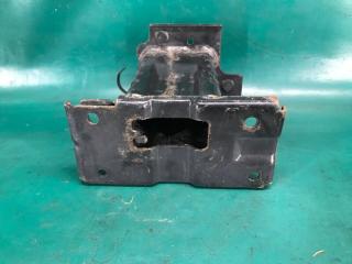 Кронштейн усилителя переднего бампера левый X-TRAIL/ROGUE T32 13-20 2014 2.5 QR25DE