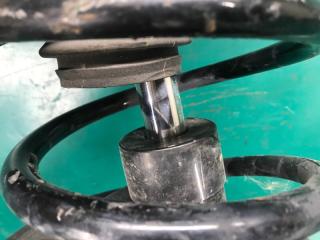 Амортизатор передний правый NISSAN X-TRAIL/ROGUE T32 13-20 2.5 QR25DE