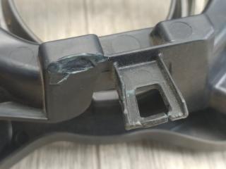 Кронштейн противотуманной фары правый HIGHLANDER 13-19 2017-2019