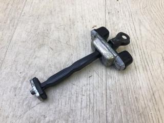 Ограничитель двери задний правый KIA SORENTO UM 14- 2017