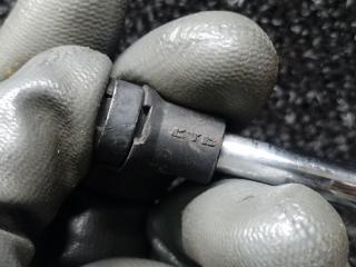 Амортизатор крышки багажника правый LEXUS CT200 11-17 1.8 2ZRFXE