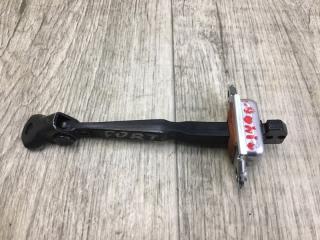 Ограничитель двери передний KIA FORTE/CERATO TD 08-13 2009 Б/У Ограничитель двери передний KIA FORTE/CERATO TD 08-13 2009