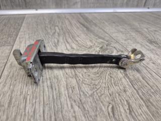 Ограничитель двери передний PRIUS 16- 2017 1.8 2ZRFXE