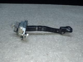 Ограничитель двери передний левый TOYOTA CAMRY 50 12-15