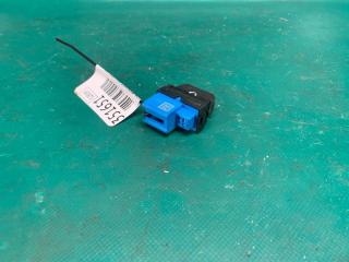 Кнопка центрального замка передняя правая TRAX 16-22 2018 LUV 1.4 TURBO