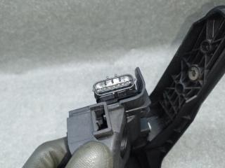 Педаль газа VOLKSWAGEN PASSAT B7 11-15 CBTA 2.5L