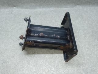 Кронштейн усилителя переднего бампера правый X-TRAIL/ROGUE T32 13-20 2016 2.5 QR25DE