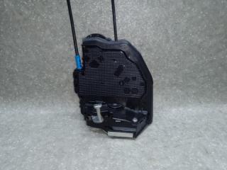 Замок двери задний левый TOYOTA PRIUS C/AQUA 11-14