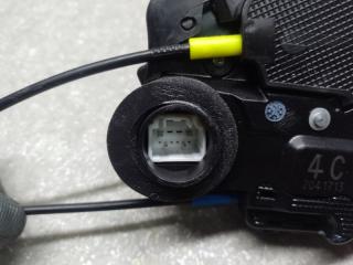 Замок двери задний правый PRIUS C/AQUA 11-14