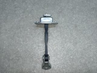 Ограничитель двери задний TOYOTA PRIUS C/AQUA 11-14