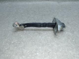 Ограничитель двери передний TOYOTA PRIUS C/AQUA 11-14