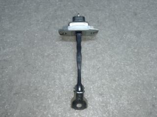 Ограничитель двери передний TOYOTA PRIUS C/AQUA 11-14