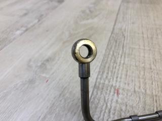 Трубка подачи масла в турбину правая Q50 20- 2021 3.0 VR30DDTT